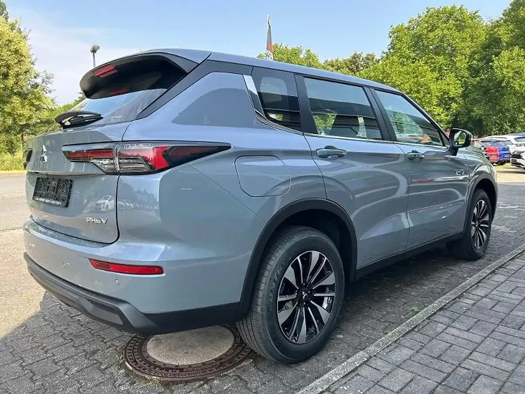 Mitsubishi Outlander - Thumbnail 6