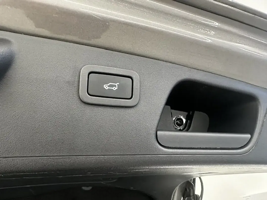 Jaguar E-Pace - Thumbnail 15