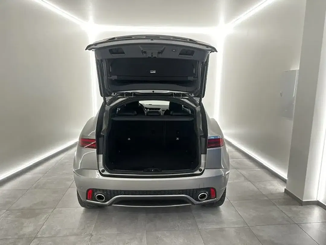 Jaguar E-Pace - Thumbnail 4