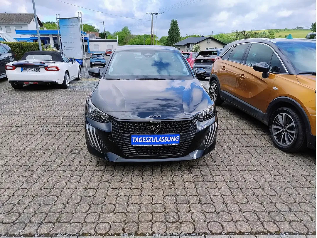 Peugeot 208 - Thumbnail 2
