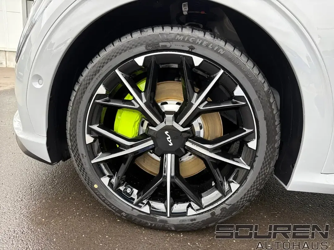Kia EV6 - Thumbnail 13