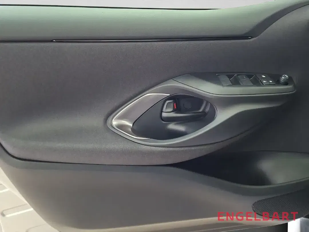 Toyota Yaris - Thumbnail 9