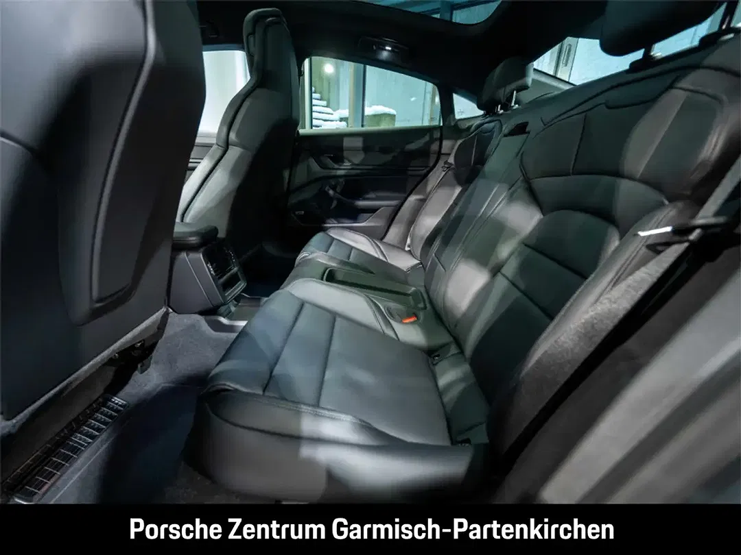 Porsche Taycan - Thumbnail 11