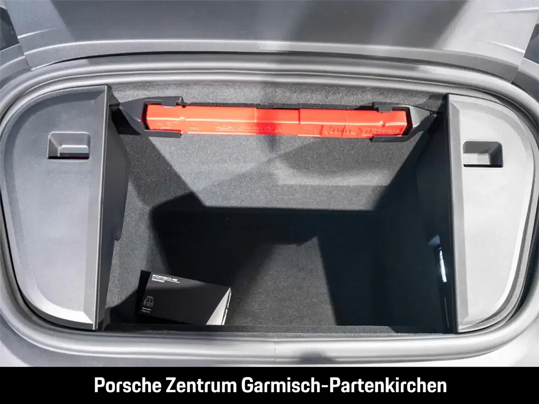 Porsche Taycan - Thumbnail 12