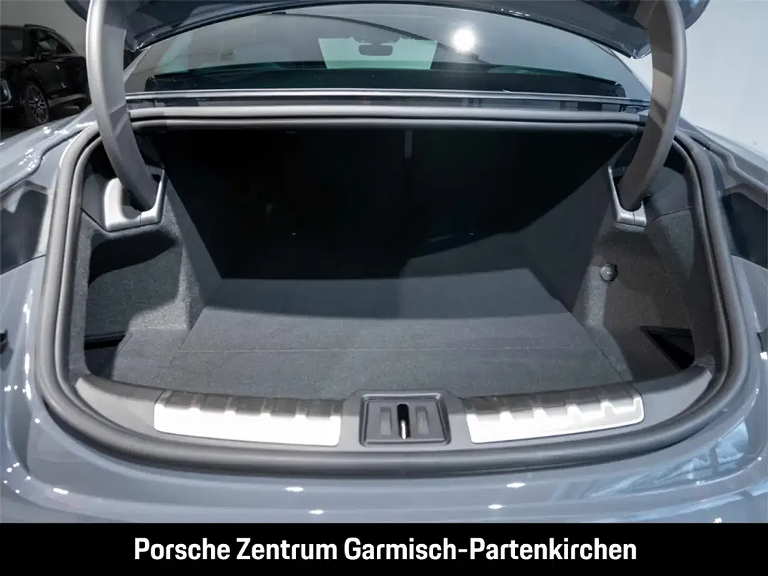 Porsche Taycan - Thumbnail 13
