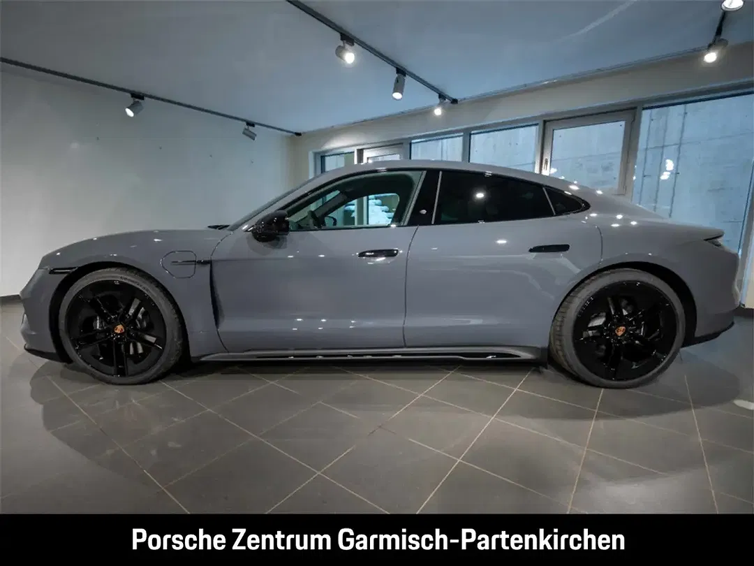 Porsche Taycan - Thumbnail 2