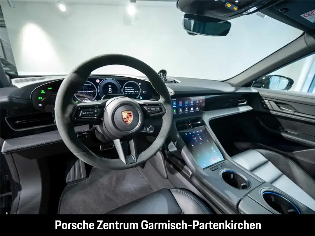 Porsche Taycan - Thumbnail 7