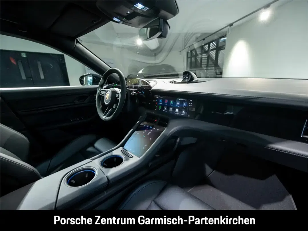 Porsche Taycan - Thumbnail 9