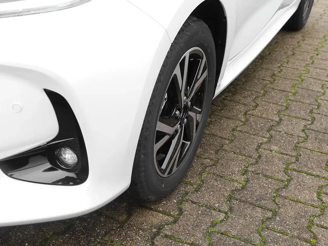 Toyota Yaris - Thumbnail 10