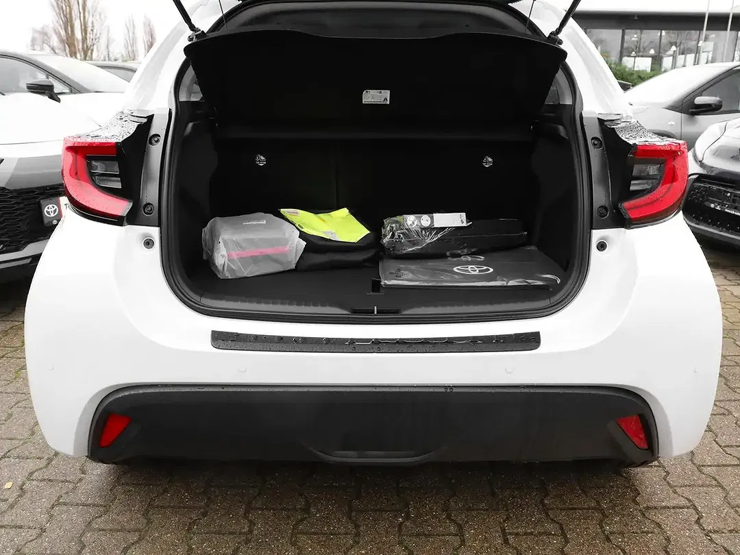 Toyota Yaris - Thumbnail 11