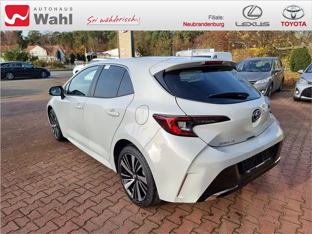 Toyota Corolla - Thumbnail 2