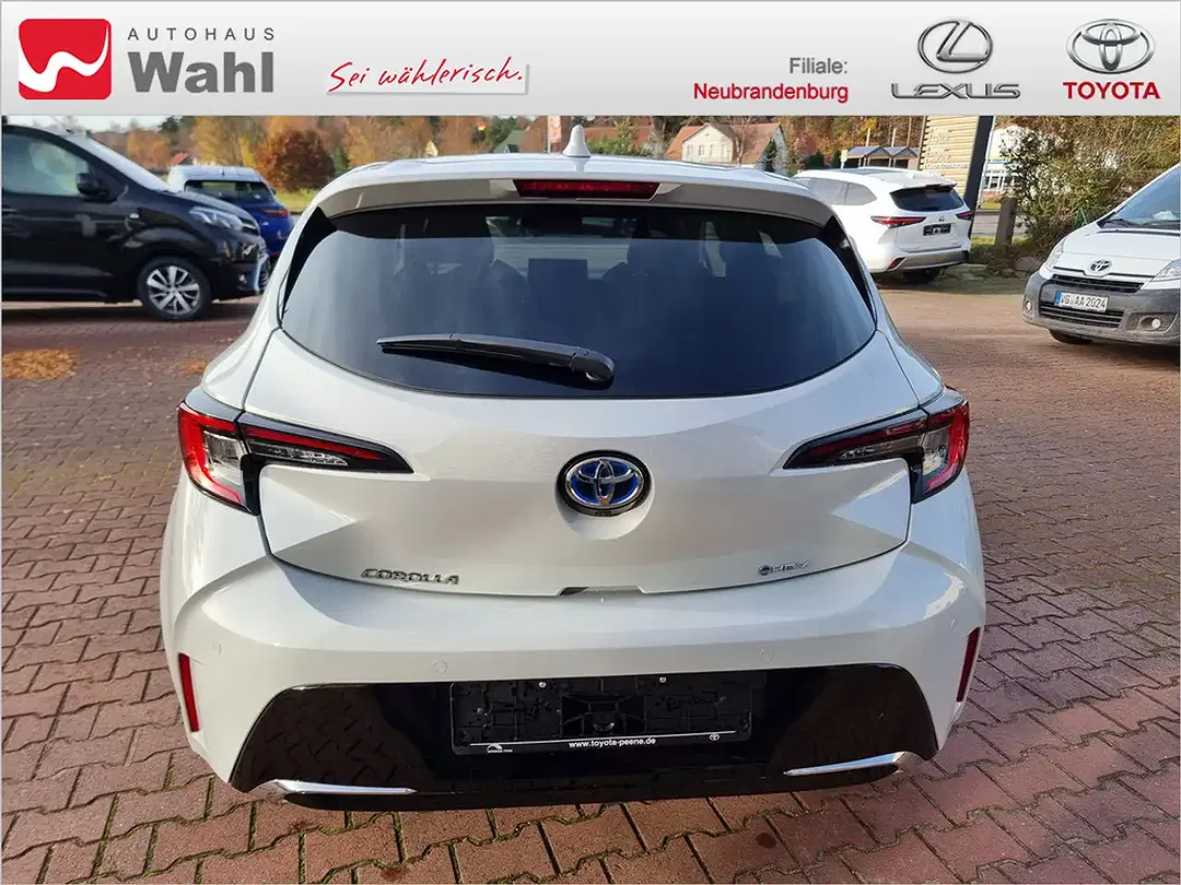 Toyota Corolla - Thumbnail 4