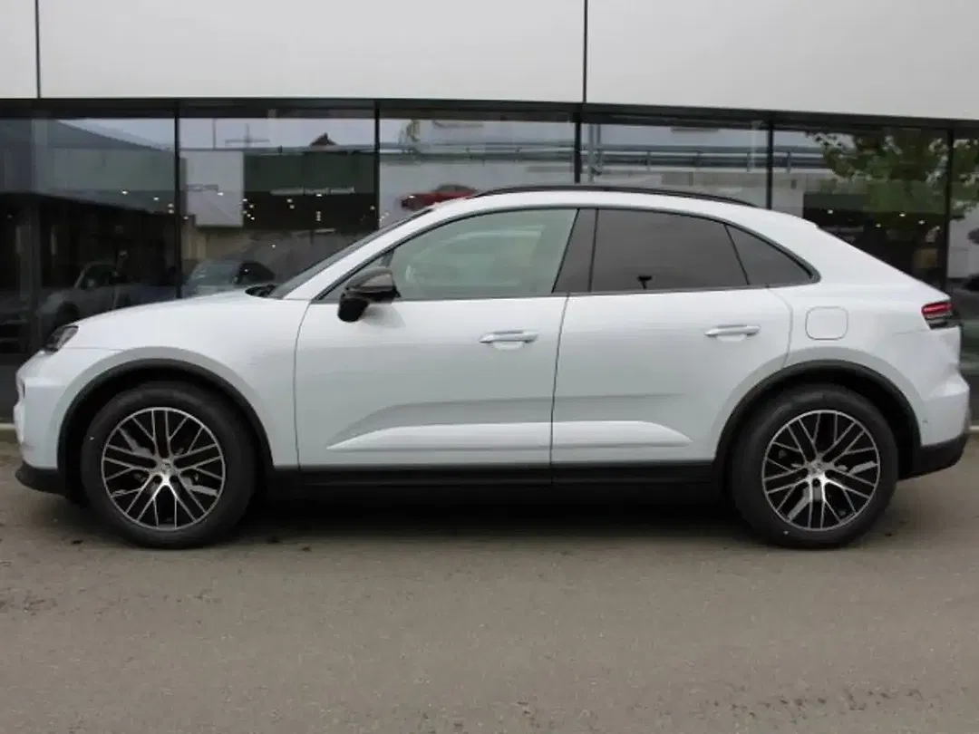 Porsche Macan - Thumbnail 2