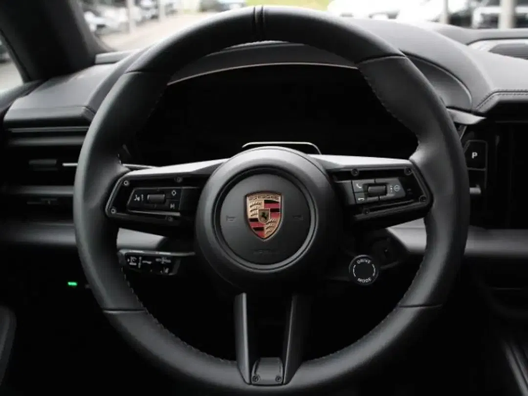 Porsche Macan - Thumbnail 5