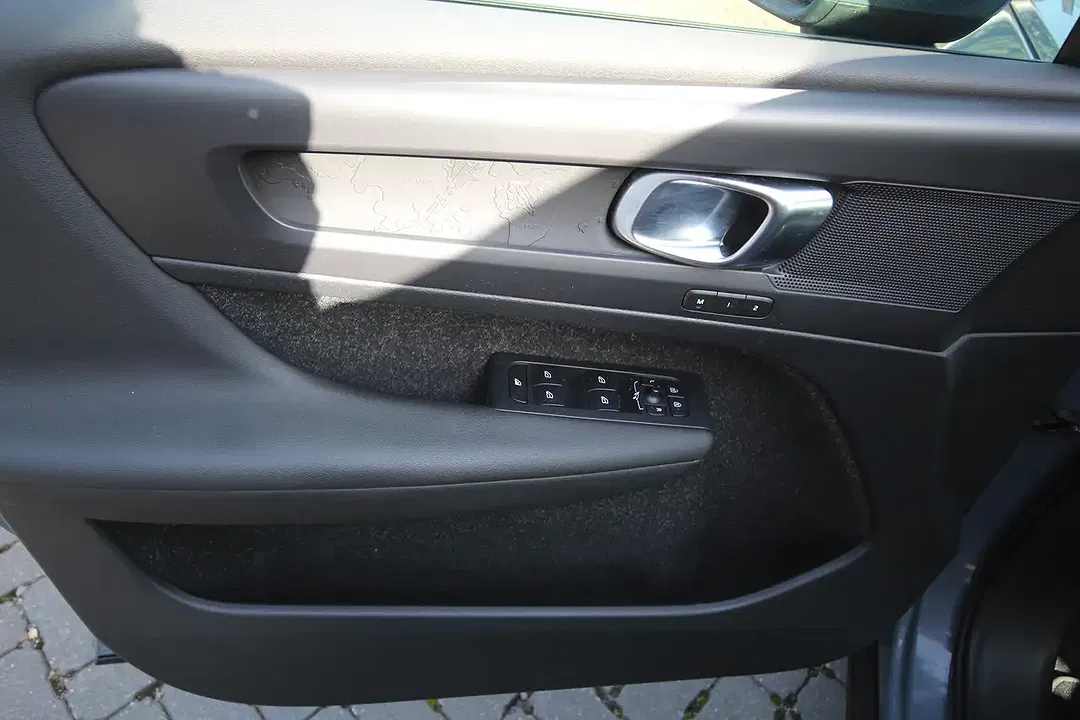 Volvo XC40 - Thumbnail 12