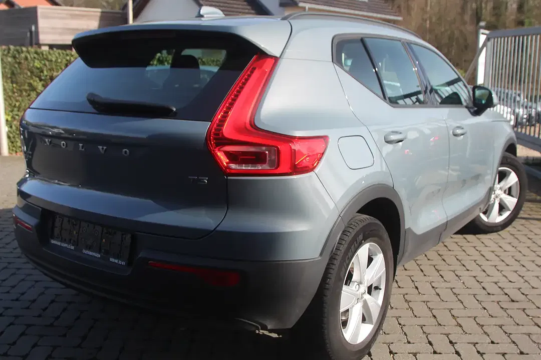 Volvo XC40 - Thumbnail 2