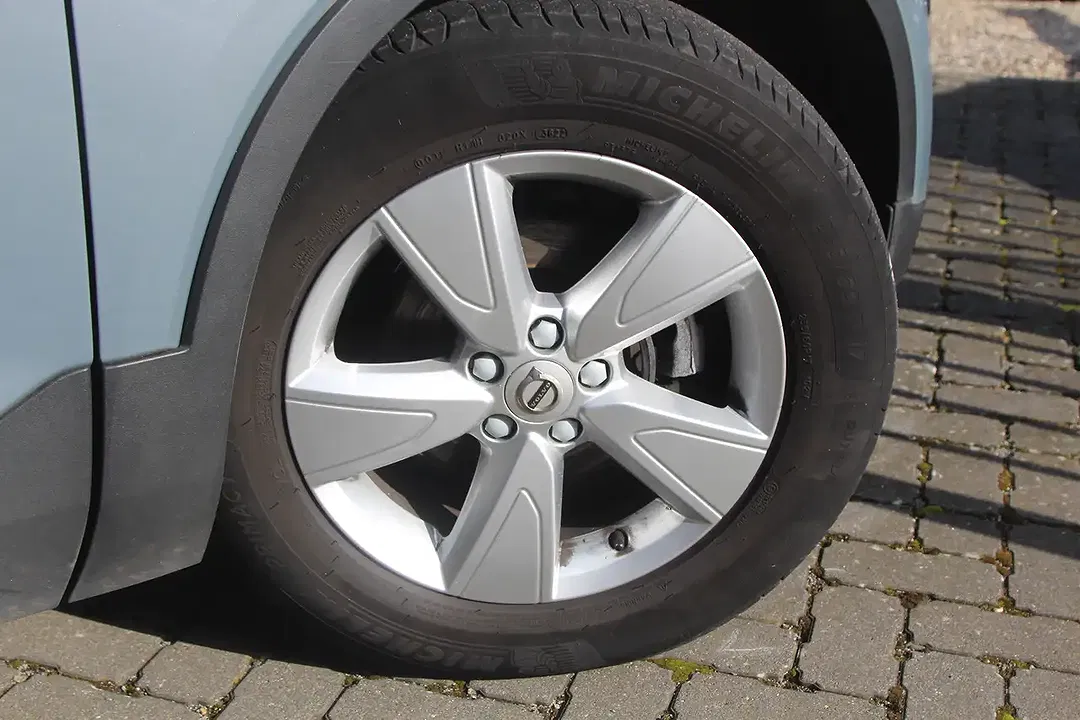 Volvo XC40 - Thumbnail 3