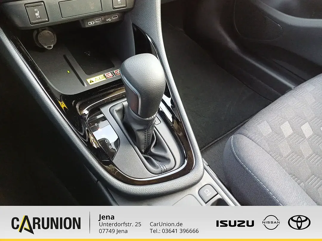 Toyota Yaris - Thumbnail 13