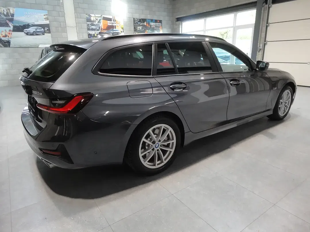 BMW 320 - Thumbnail 4