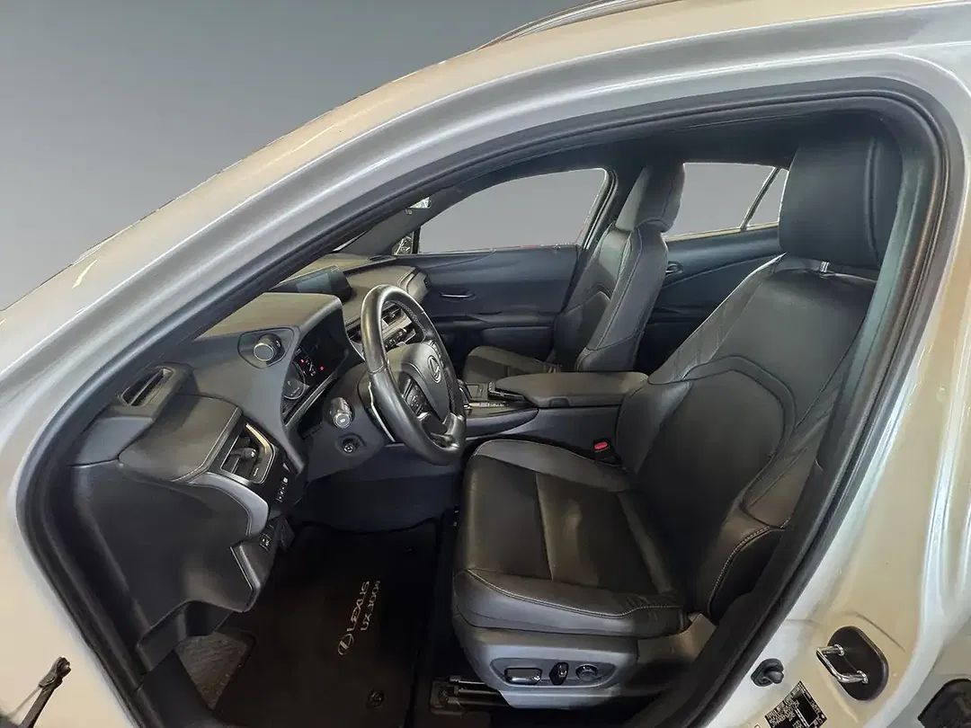 Lexus UX 300e - Thumbnail 10