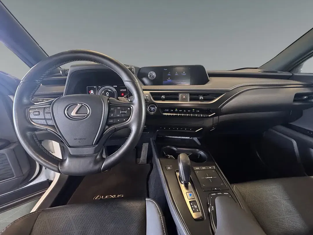 Lexus UX 300e - Thumbnail 11