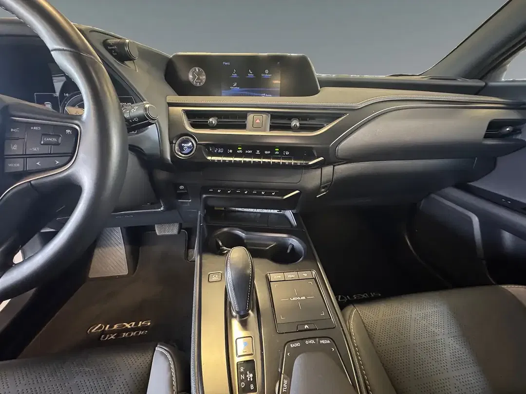 Lexus UX 300e - Thumbnail 12