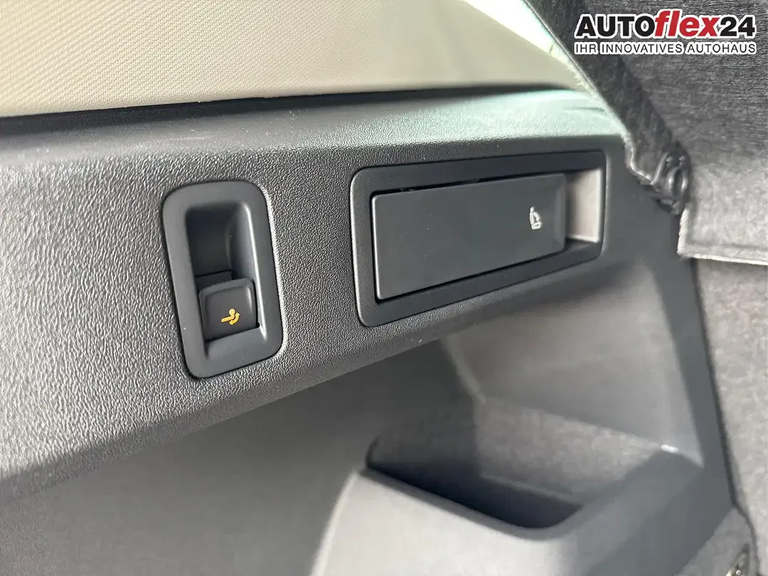 Volkswagen Tiguan - Thumbnail 32