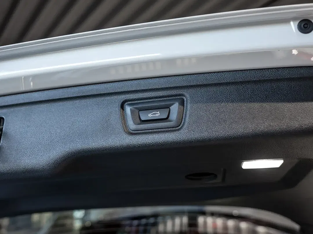 BMW 320 - Thumbnail 9