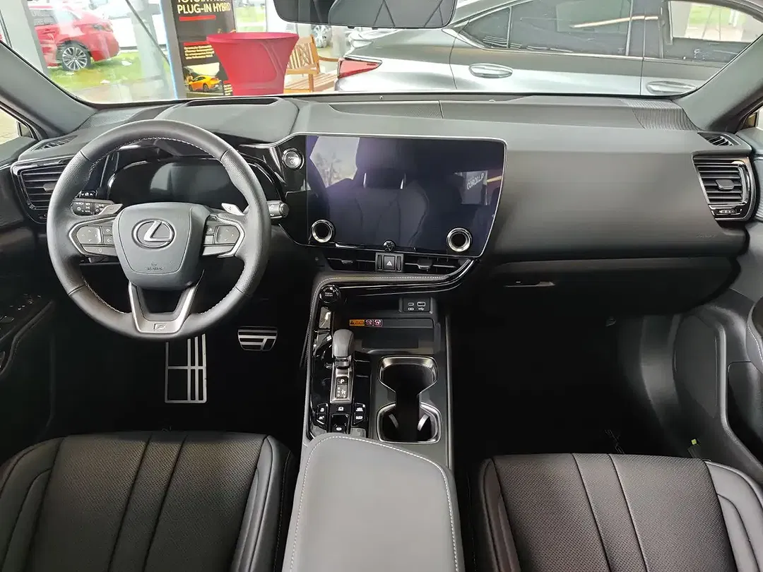 Lexus NX 450h+ - Thumbnail 11