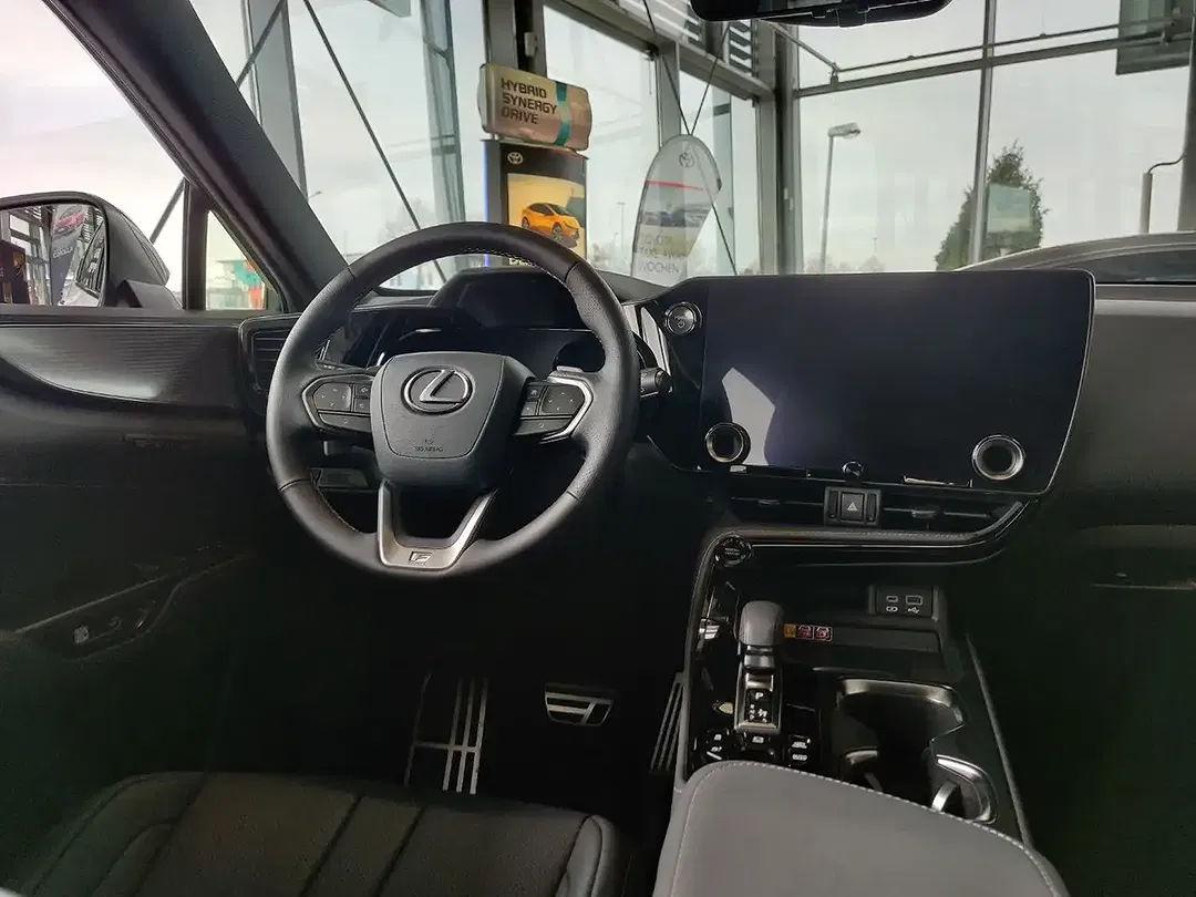 Lexus NX 450h+ - Thumbnail 12