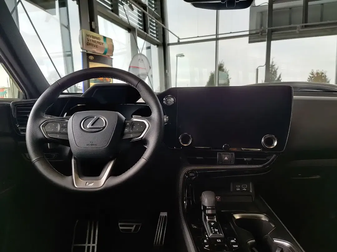 Lexus NX 450h+ - Thumbnail 13