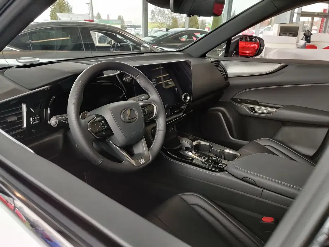 Lexus NX 450h+ - Thumbnail 14