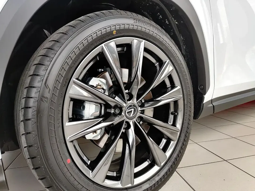 Lexus NX 450h+ - Thumbnail 2
