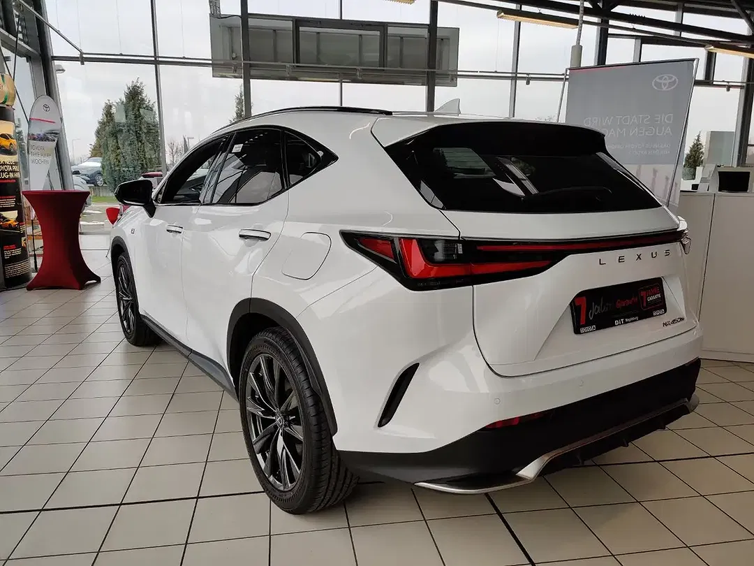 Lexus NX 450h+ - Thumbnail 3