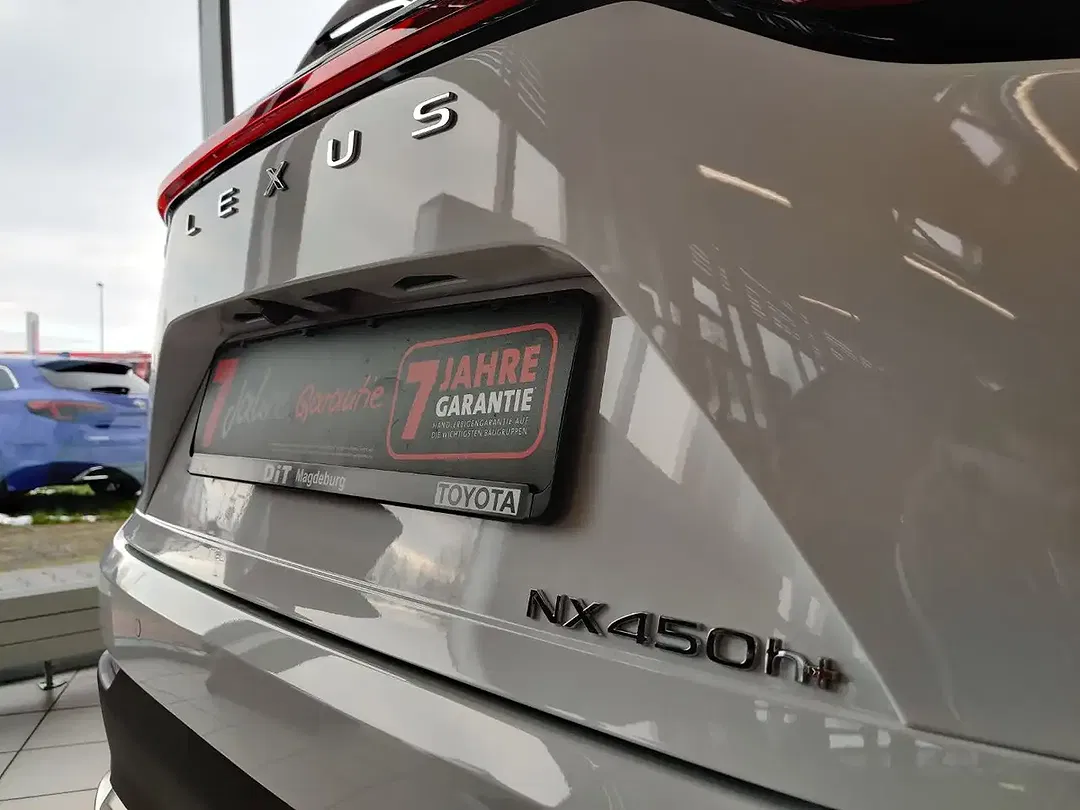 Lexus NX 450h+ - Thumbnail 4