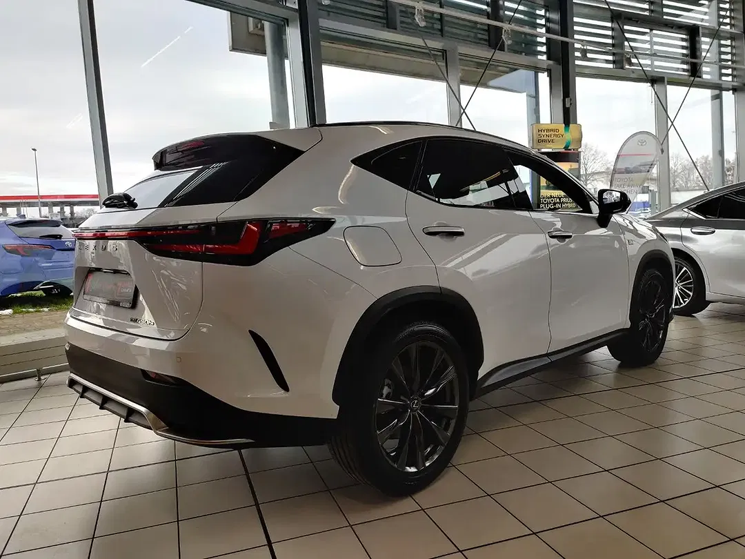 Lexus NX 450h+ - Thumbnail 5