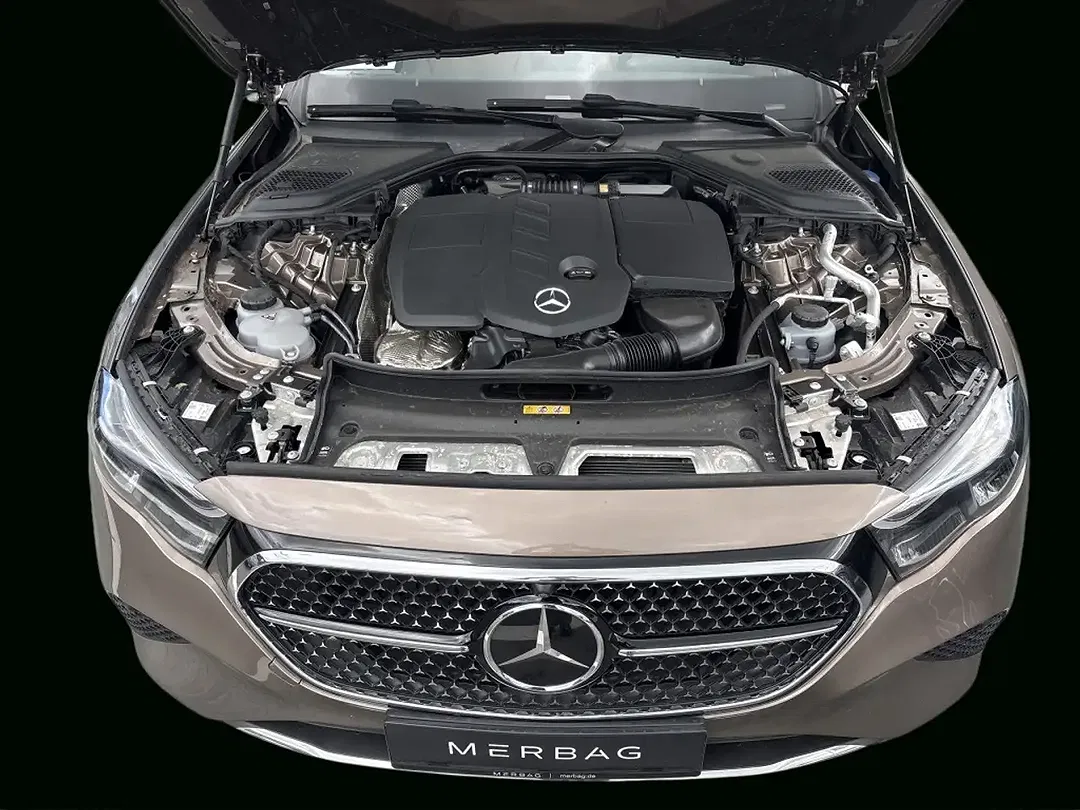 Mercedes-Benz E 200 - Thumbnail 11