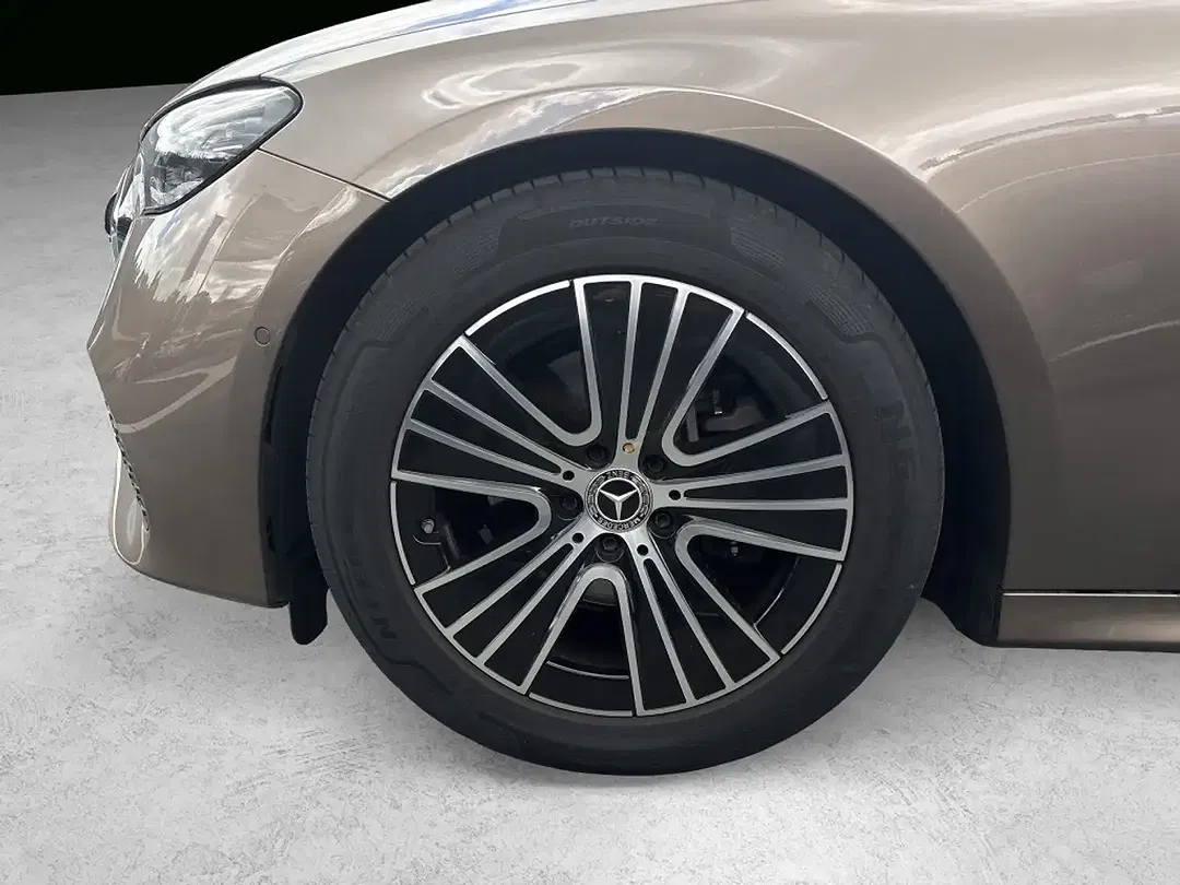 Mercedes-Benz E 200 - Thumbnail 3
