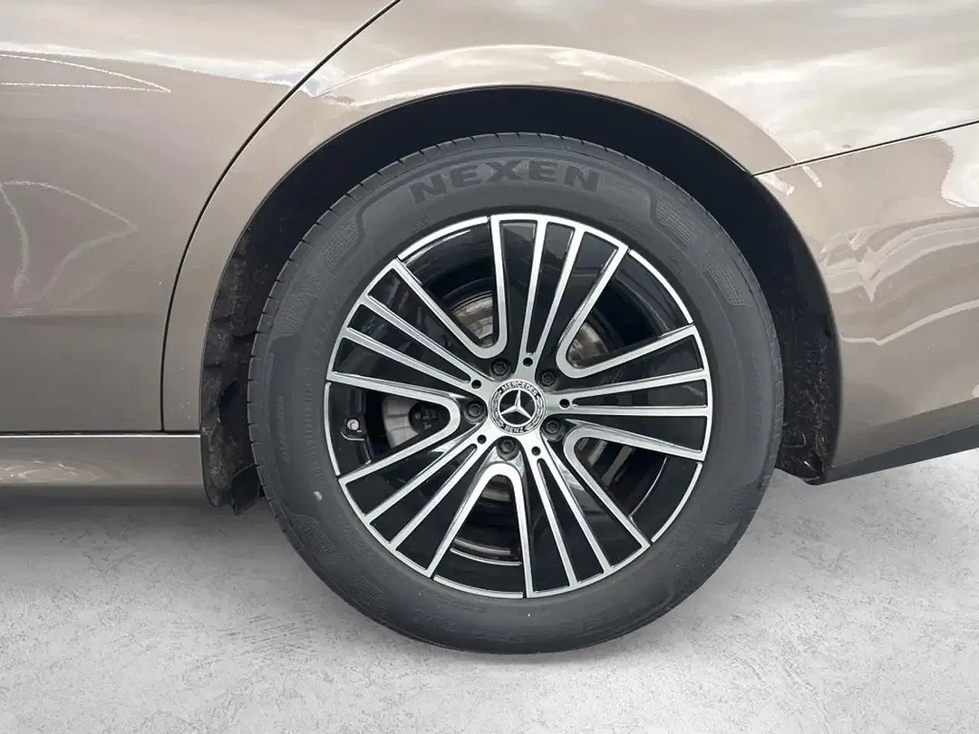 Mercedes-Benz E 200 - Thumbnail 4