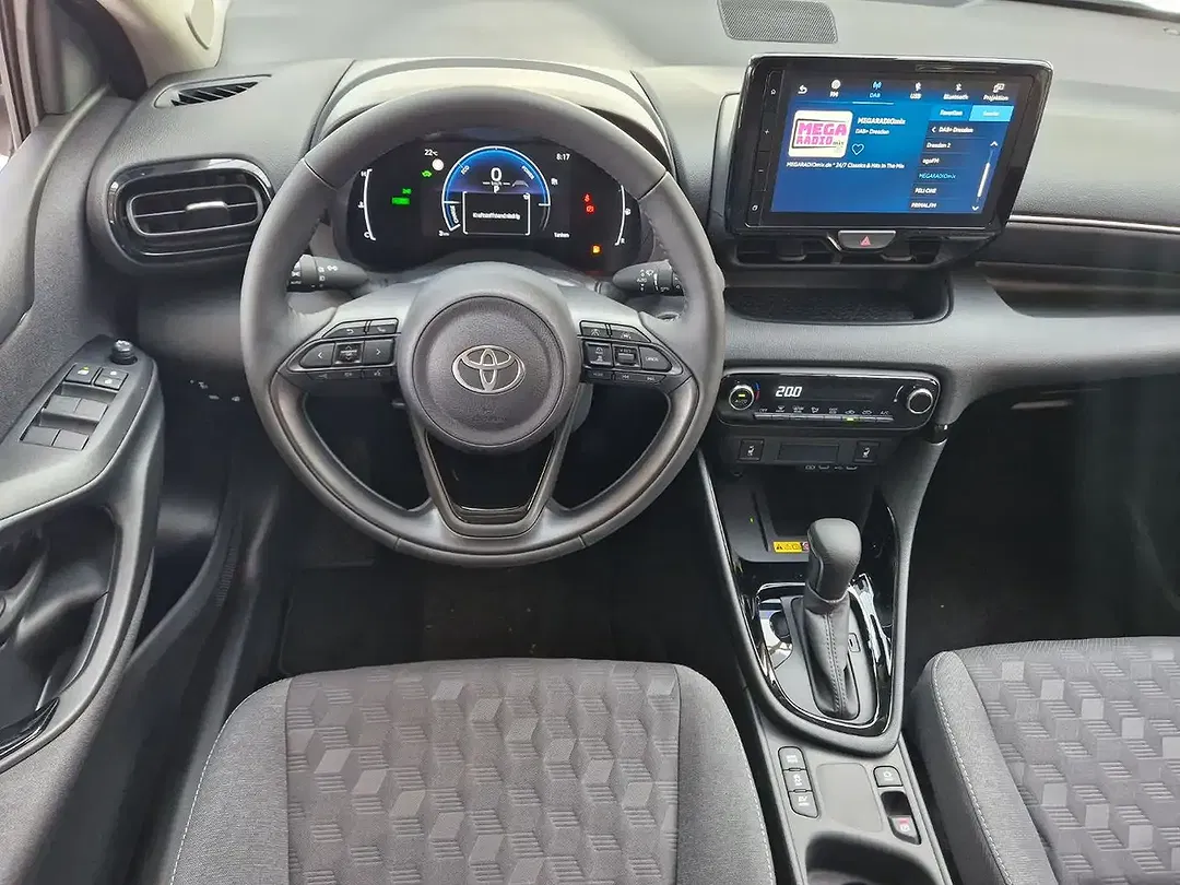 Toyota Yaris - Thumbnail 9