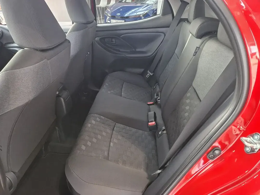 Toyota Yaris - Thumbnail 10