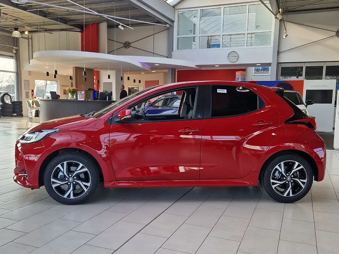 Toyota Yaris - Thumbnail 5