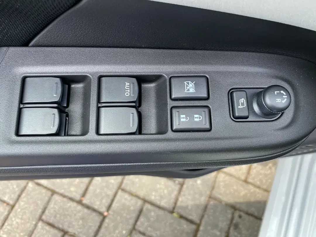 Suzuki Swift - Thumbnail 10