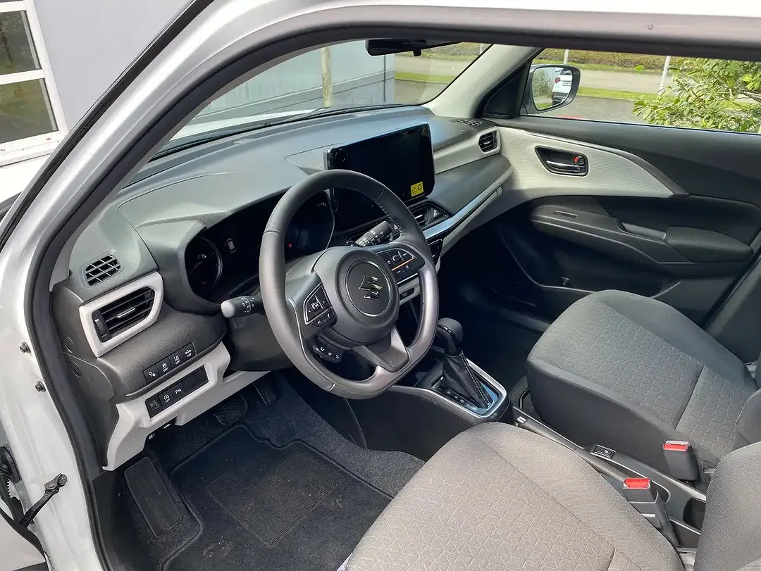 Suzuki Swift - Thumbnail 8