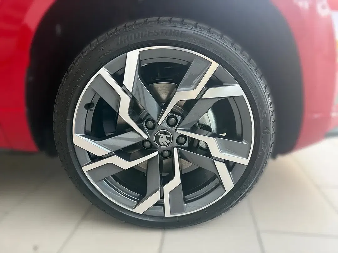 Skoda Karoq - Thumbnail 5