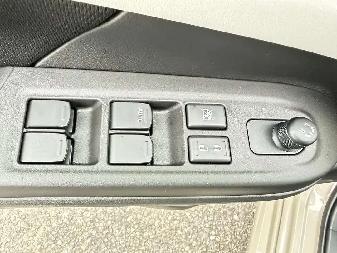 Suzuki Swift - Thumbnail 12