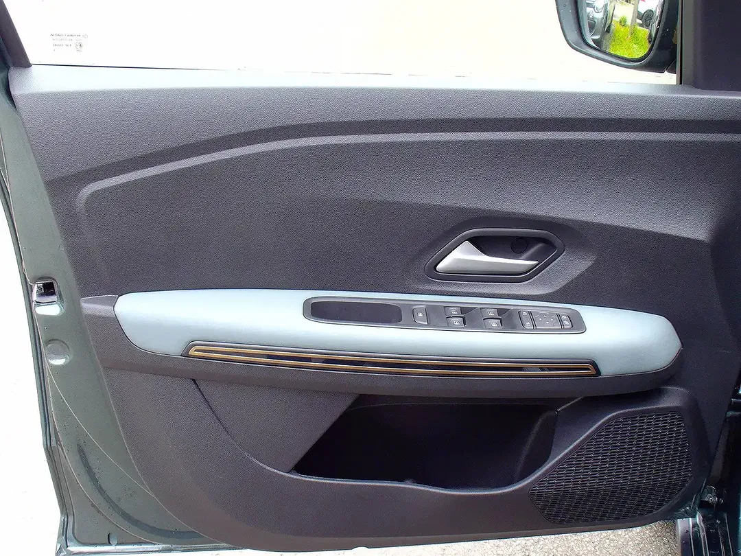 Dacia Sandero - Thumbnail 13