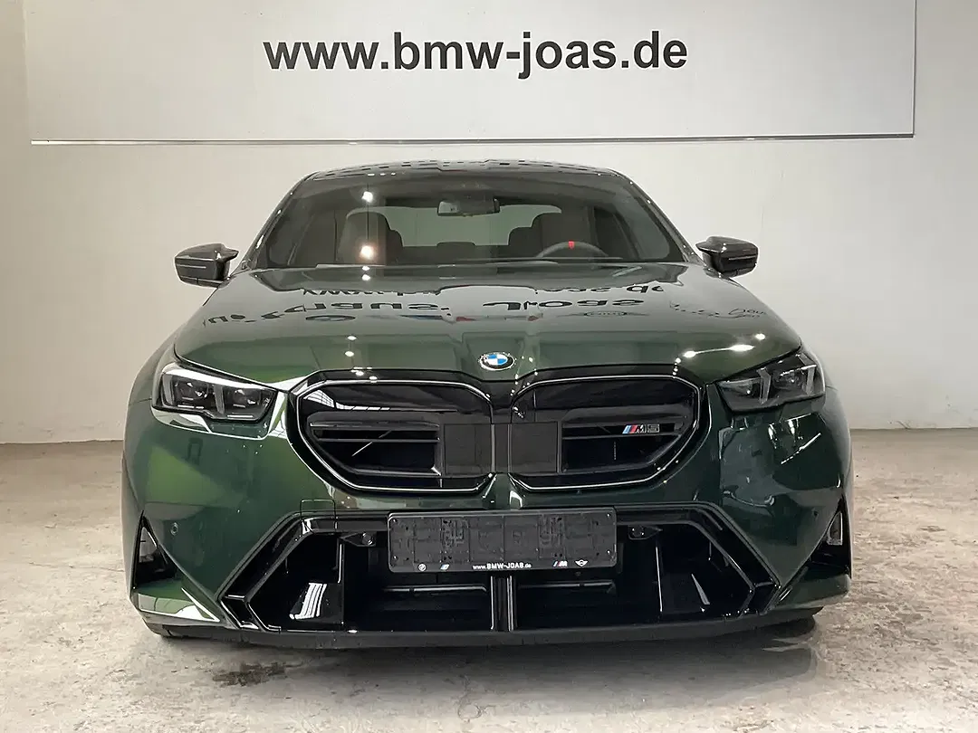 BMW M5 - Thumbnail 2