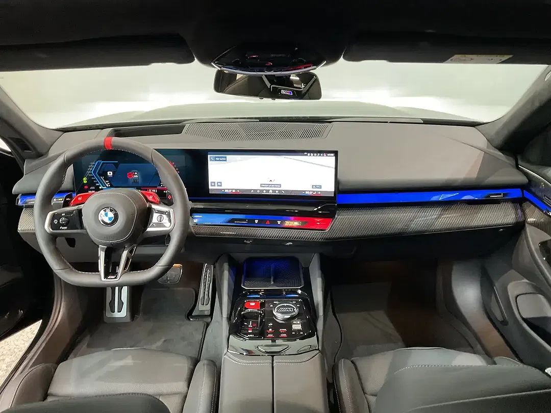 BMW M5 - Thumbnail 3