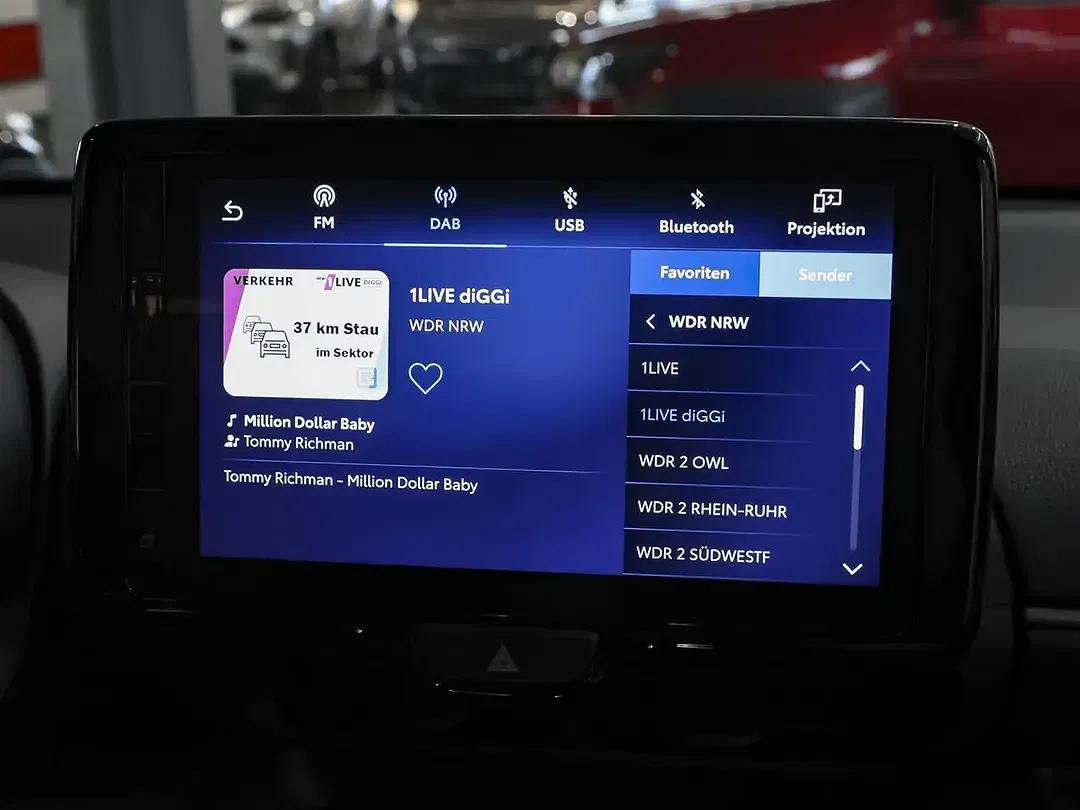 Toyota Yaris - Thumbnail 11